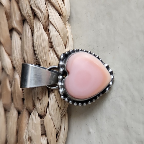 Adorable NWOT Native American Navajo Pink Conch Heart Pendant 💗🐚 - Picture 7 of 8